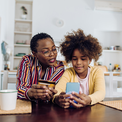 lady and child with credit card